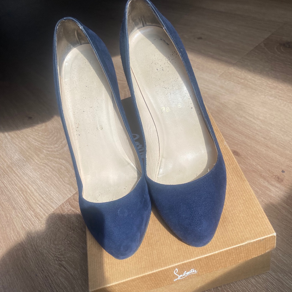 Women’s Christian Louboutin Navy Blue Pumps Eur Size 40 Us 8.5/9